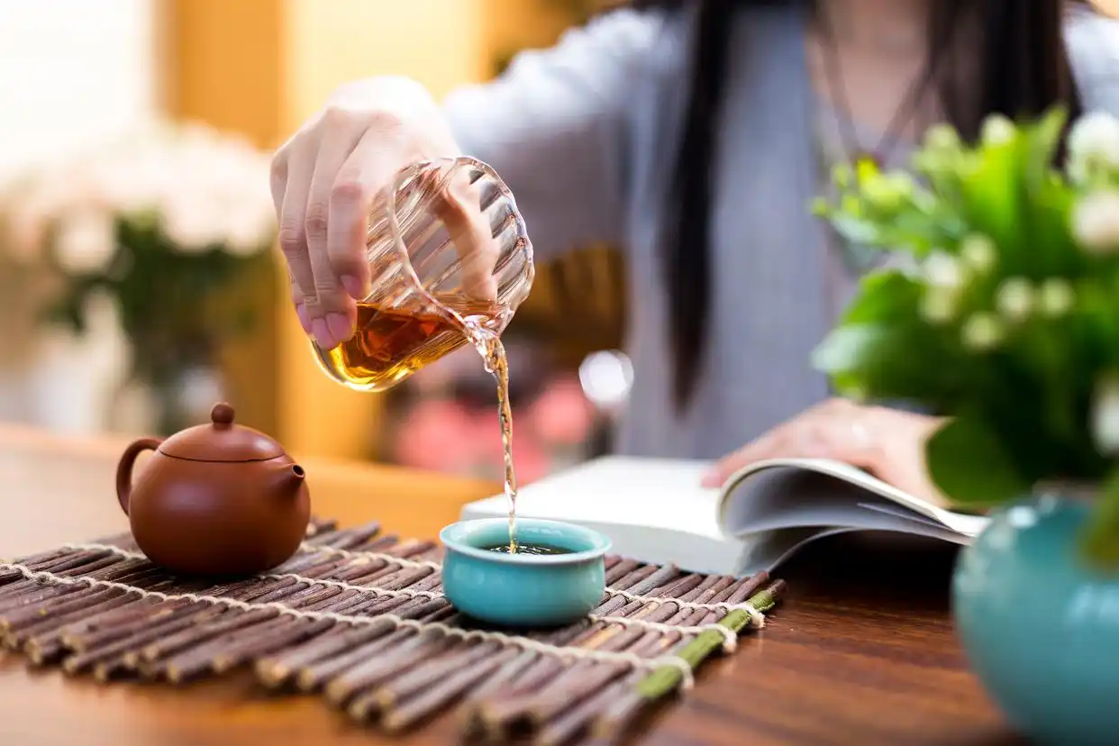 点心小伙喝茶吃火锅视频_饮茶吃点心的说说_小伙喝茶吃点心