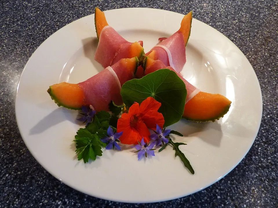 西餐蓝色饮料是什么_西餐蓝色的酱叫什么_西餐蓝色