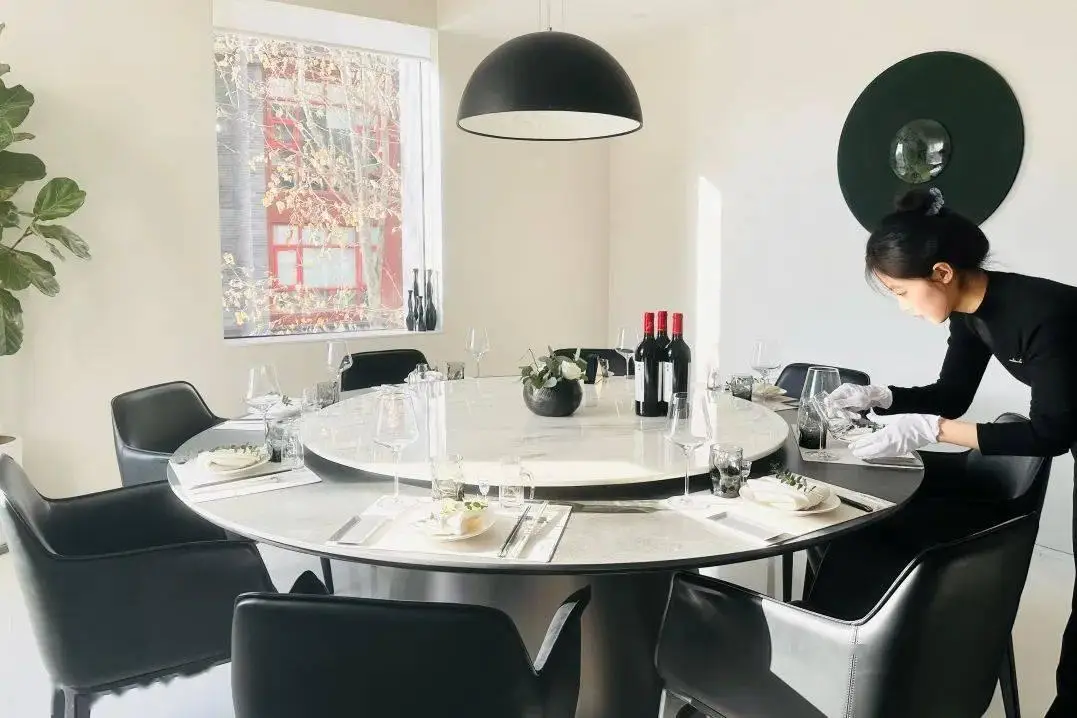 西餐蓝色的酱叫什么_西餐蓝色杯子是干嘛的_西餐蓝色