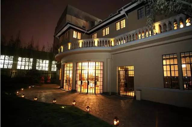 中山茶餐厅餐桌哪家好一点_茶餐厅点什么好吃_茶餐厅位置怎么选